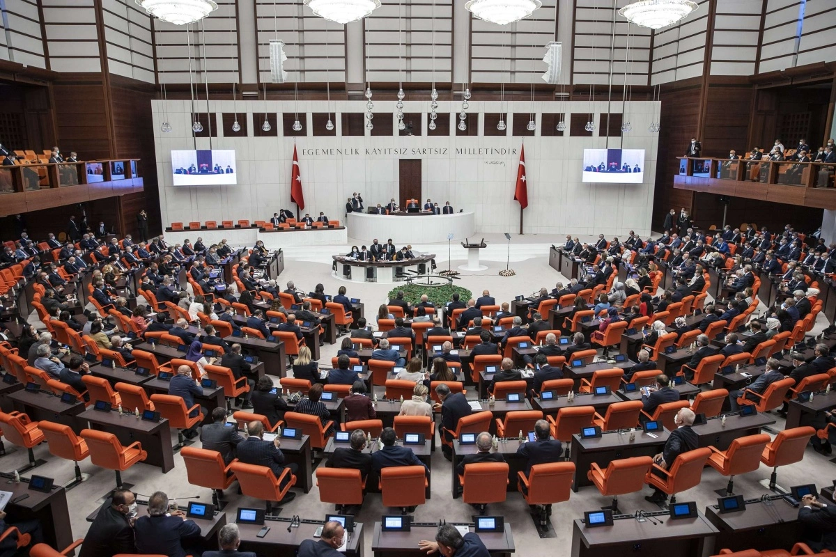 Türkiyə parlamenti fövqəladə iclas üçün toplanacaq