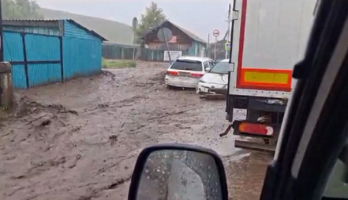 В России мощный потоп сносит дома и мосты-ВИДЕО