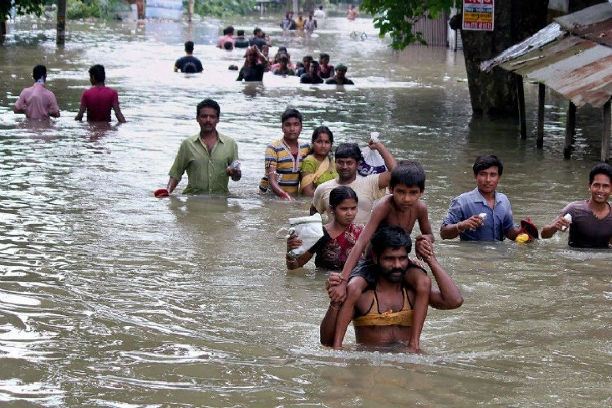 На севере Индии около 50 человек пропали без вести после сильных ливней