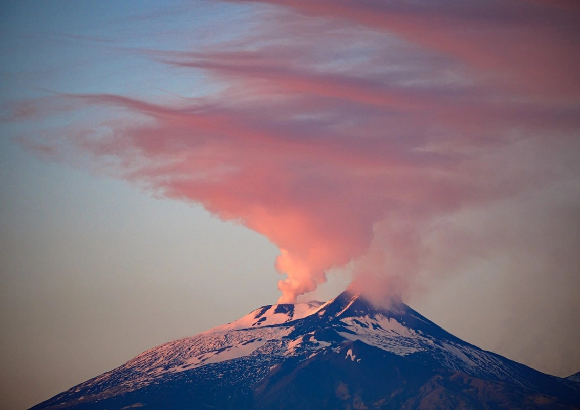 Avropanın ən hündür aktiv vulkanı püskürdü