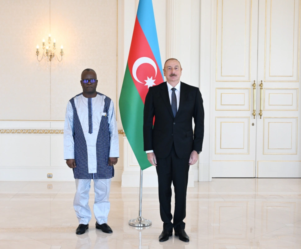 Ильхам Алиев принял верительные грамоты посла Буркина-Фасо в Азербайджане-ФОТО