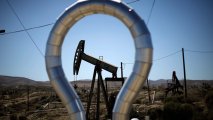 Цена нефти Brent на ICE опустилась ниже $74 за баррель впервые с 13 декабря