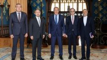 Lavrov Xəzəryanı dövlətlərin səfirləri ilə Türkmənistanda keçiriləcək görüşü müzakirə edib