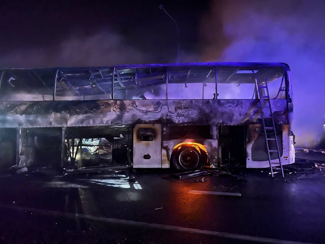 Rusiyada onlarla sərnişinin olduğu avtobus qəzaya uğradı: Sürücü diri-diri yandı