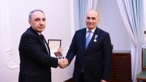 Kamran Əliyev onu təltif etdi - FOTO