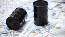 Цена азербайджанской нефти превысила 80 долларов