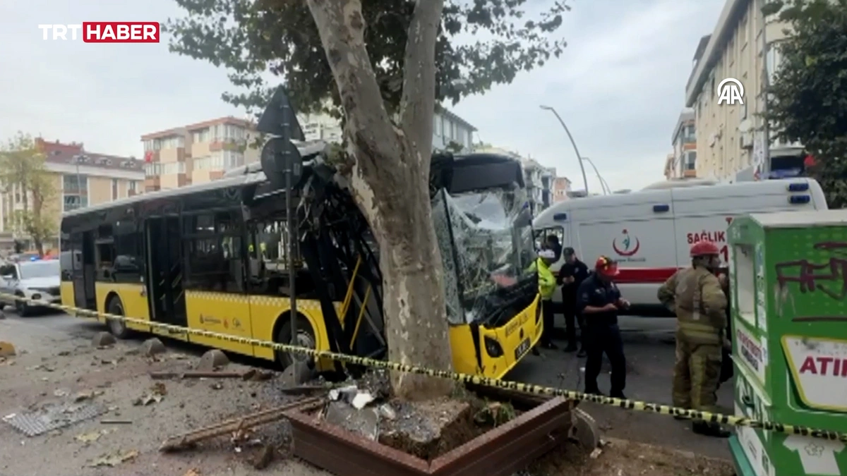 В Стамбуле автобус попал в ДТП: есть пострадавшие