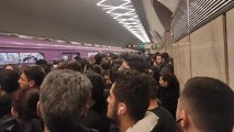 Metroda yenə problem yarandı