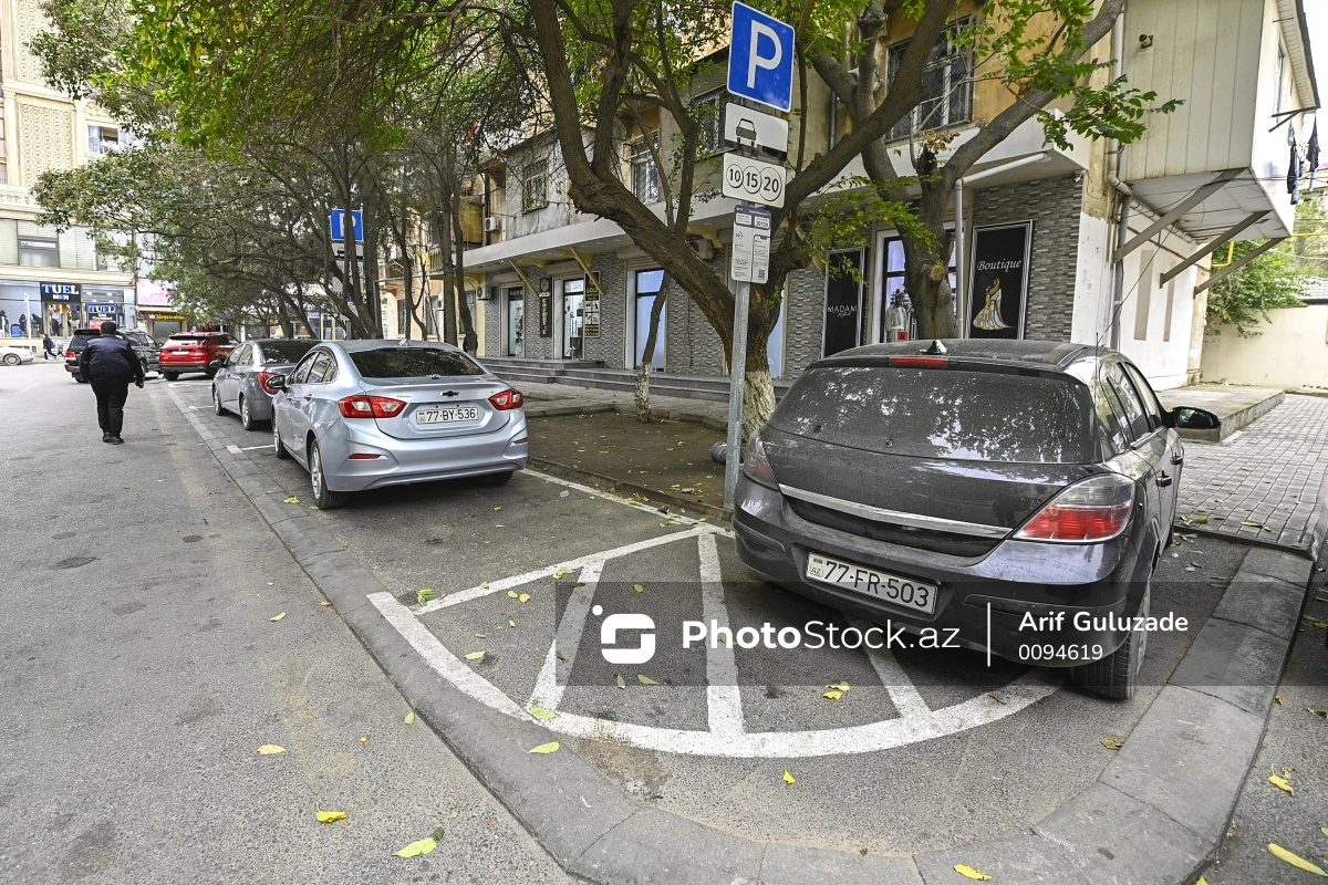 Тротуары в Баку превращаются в платные парковки?-ФОТО