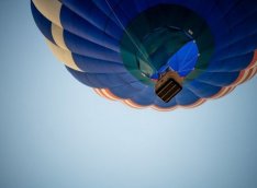 В США воздушный шар с людьми врезался в высоковольтные провода - ВИДЕО
