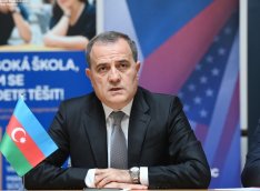 Ceyhun Bayramov “CEVRO” İnstitutunda Ermənistanla normallaşma prosesinin hazırkı durumundan danışıb
