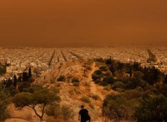 Saharadan gələn qum fırtınası Afina səmasını narıncıya çevirdi-VİDEO