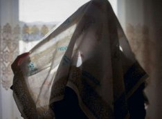 İranda molla hicaba görə qadına hücum edib - VİDEO