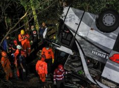 İndoneziyada avtobusun qəzaya uğraması nəticəsində azı 10 nəfər ölüb