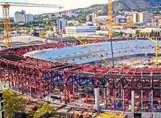 “Kamp Nou” stadionunda fəhlələr arasında dava düşüb