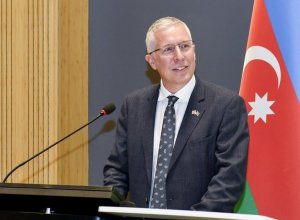 Посол Великобритании поздравил народ Азербайджана с праздником Новруз