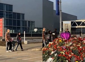 Спустя неделю после теракта люди несут цветы к мемориалу возле 