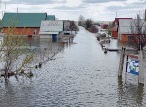 В России из-за наводнения срочно эвакуируют город Ишим - ВИДЕО