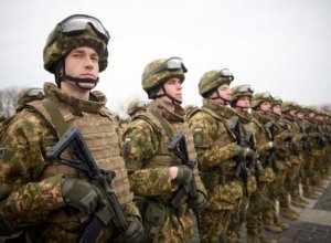 Столтенберг ждет, что Украина сама обеспечит себя войсками