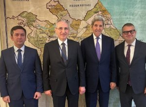 Джон Керри прибыл в посольство Азербайджана в Вашингтоне