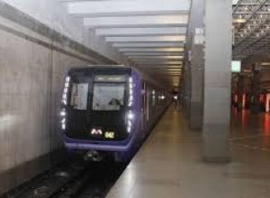 В бакинском метро пожилой мужчина упал на рельсы