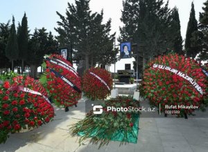 Ильхам Алиев и Мехрибан Алиева направили венок на церемонию похорон Эльмиры Сулеймановой - ФОТО