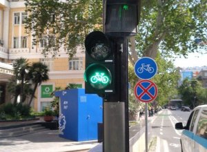 На улицах Баку появились велосипедные светофоры