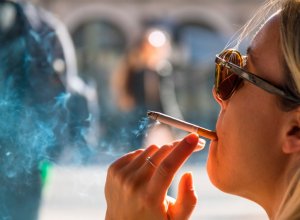 В итальянском Турине жителям запретили курить на расстоянии менее 5 метров от других людей