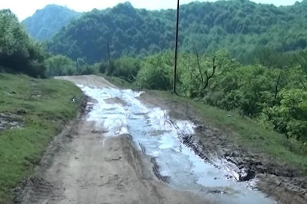Жители лянкяранских сел жалуются на плачевное состояние дороги