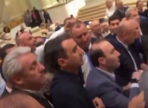 Грузинские депутаты снова подрались в парламенте-(видео)