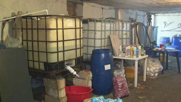 В Абшеронском районе выявлен подпольный цех, выпускавший опасные для здоровья моющие средства-(ФОТО-ВИДЕО)