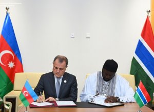 Азербайджан и Гамбия отменили визовый режим для обладателей диппаспортов