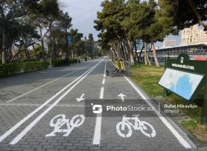 Созданная на бакинском бульваре велосипедная полоса вызвала недовольство граждан - ЗАЯВЛЕНИЕ + ФОТО