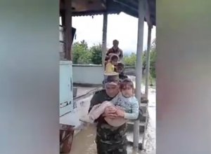 В габалинском селе спасатели выручили беспомощных детей- (видео)