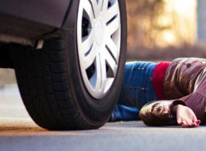 В Баку 16-летнюю девушку сбил автомобиль