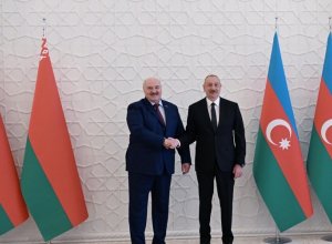 Президенты Азербайджана и Беларуси выступают с заявлениями для прессы