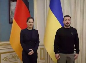 Зеленский наградил Бербок-(видео)