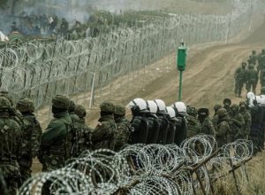 Столкновение мигрантов с пограничниками на польско-белорусской границе-(видео)
