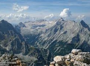 На горе Цугшпитце застряли 26 альпинистов