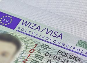 Польша значительно сократила выдачу виз