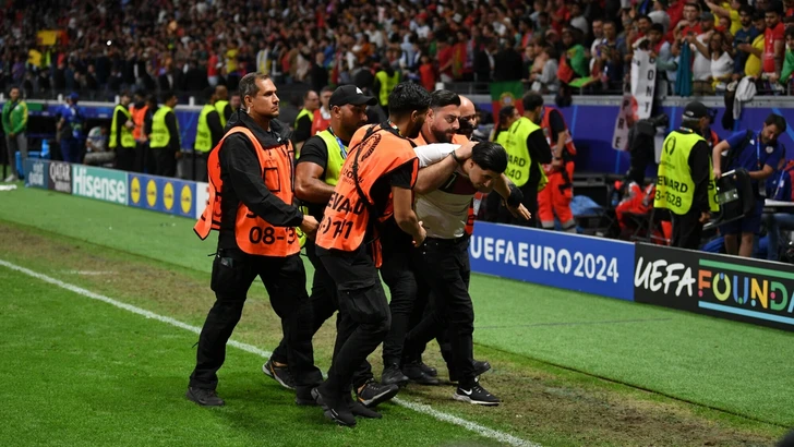 УЕФА осудил действия стюардов, избивших болельщика на матче Португалия - Словения