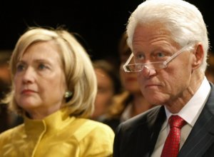 Билл и Хиллари Клинтон поддержали Харрис в качестве кандидата в президенты
