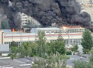 Сильный пожар в Екатеринбурге-(видео)