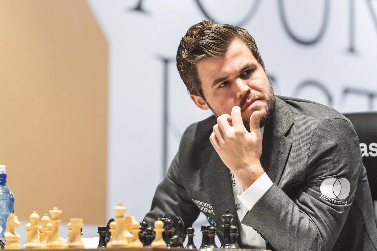Магнус Карлсен проиграл венгерскому шахматисту