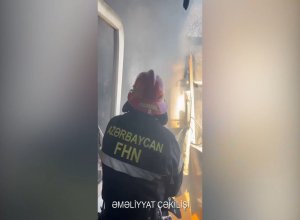 В Баку произошел пожар в многоэтажке, эвакуированы 12 человек