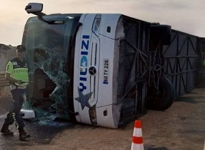 В Турции перевернулся пассажирский автобус, пострадали около 30 человек