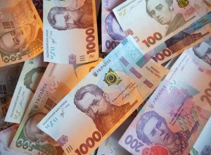Украинская гривна за 6 месяцев подешевела к доллару и евро на 5%