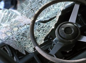 В Баку микроавтобус столкнулся с легковым автомобилем, есть пострадавшие
