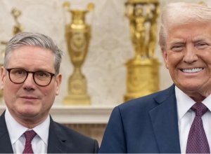 СМИ: Стармер отказался от надежды на отмену пошлин Трампа на сталь