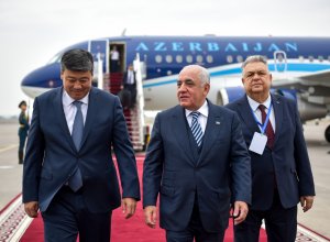 Али Асадов прибыл в Кыргызстан для участия во встрече глав правительств стран ОТГ